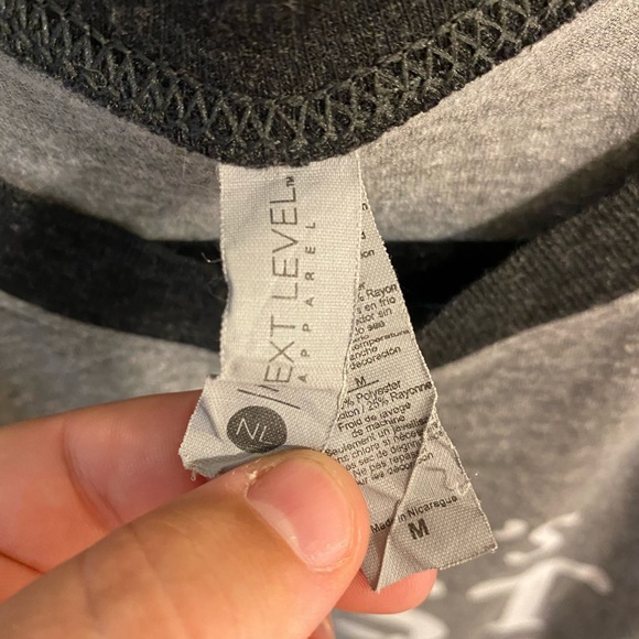 🎉5/$30 - “World’s best cat mom” baseball tee 😻 - Picture 3 of 3